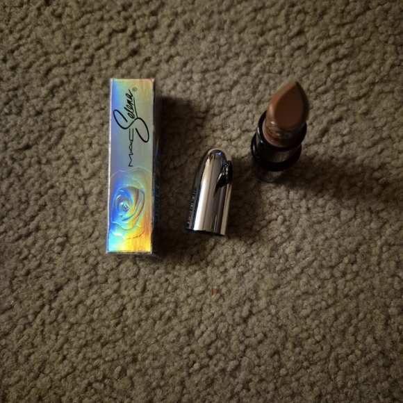 MAC Cosmetics X Selena Amplified Cream Lipstick La Reina DISCONTINUED!!!! - Picture 1 of 6